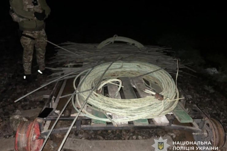 Поблизу Синельникового залізницю розбирають на металобрухт