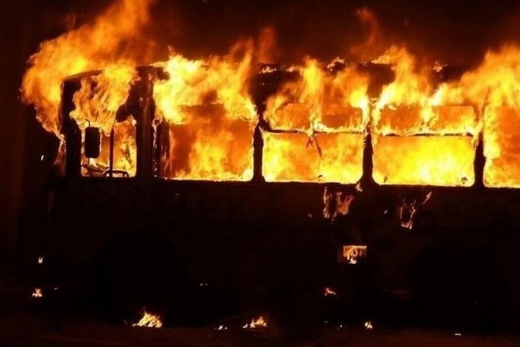 Наслідки обстрілів Синельниківського району: пошкоджене підприємство, горіли 2 автобуси